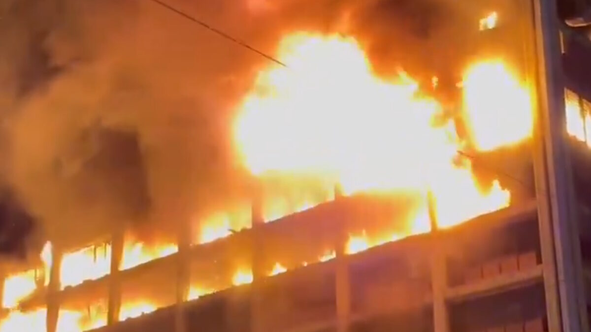 Μεγάλη φωτιά σε κυβερνητικό κτίριο στη Νότιο Αφρική