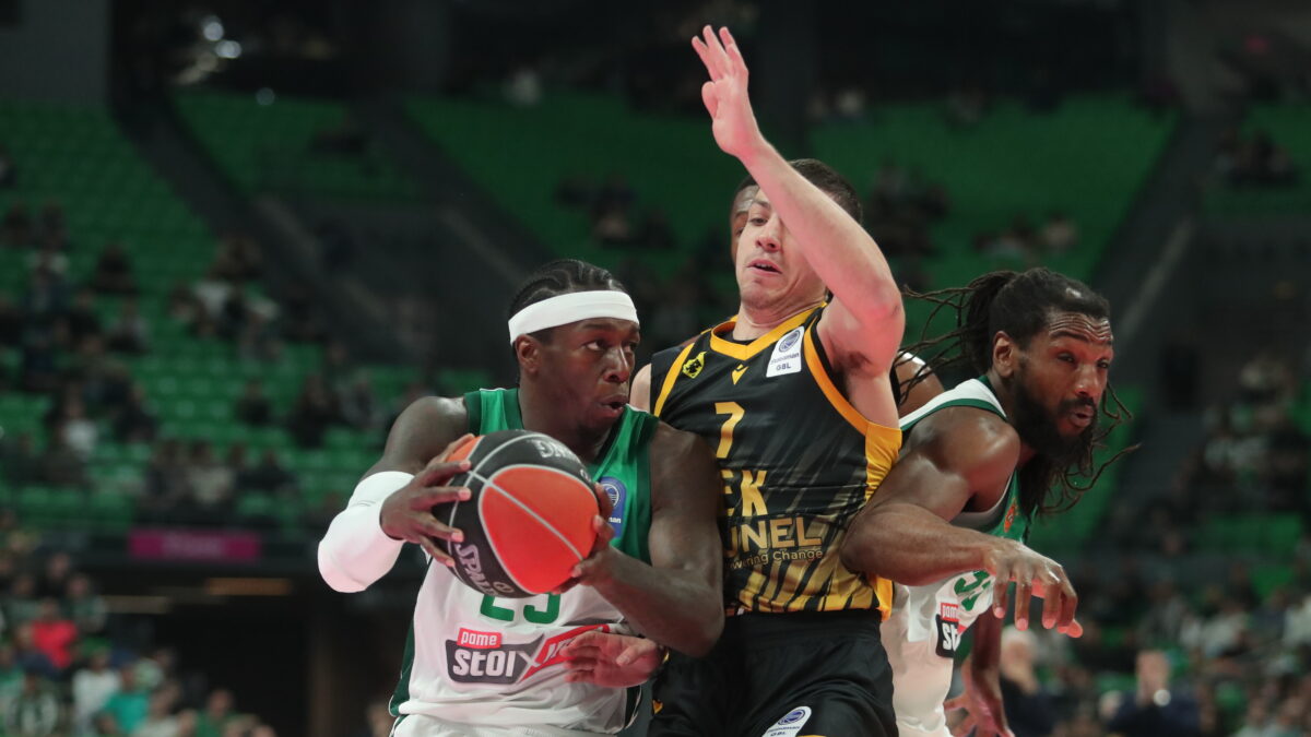 Ο Κέντρικ Ναν στο Παναθηναϊκός - ΑΕΚ