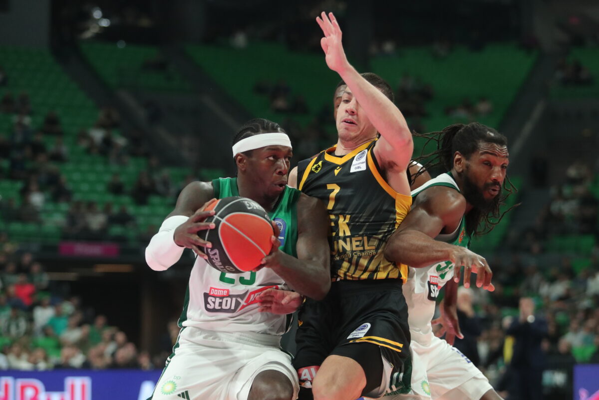 Ο Κέντρικ Ναν στο Παναθηναϊκός - ΑΕΚ