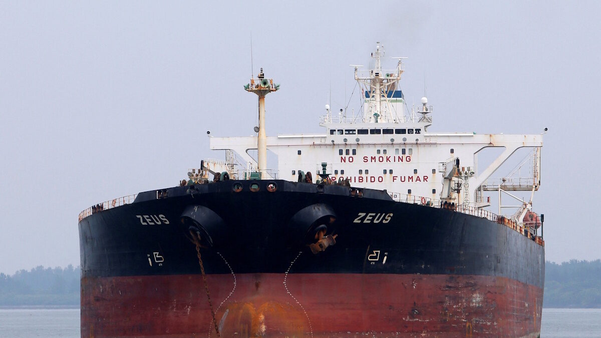Panamanian-flagged crude oil tanker Zeus anchors at Raffles Anchorage, about 14 km (8.7 miles) south of Singapore September 9, 2012.