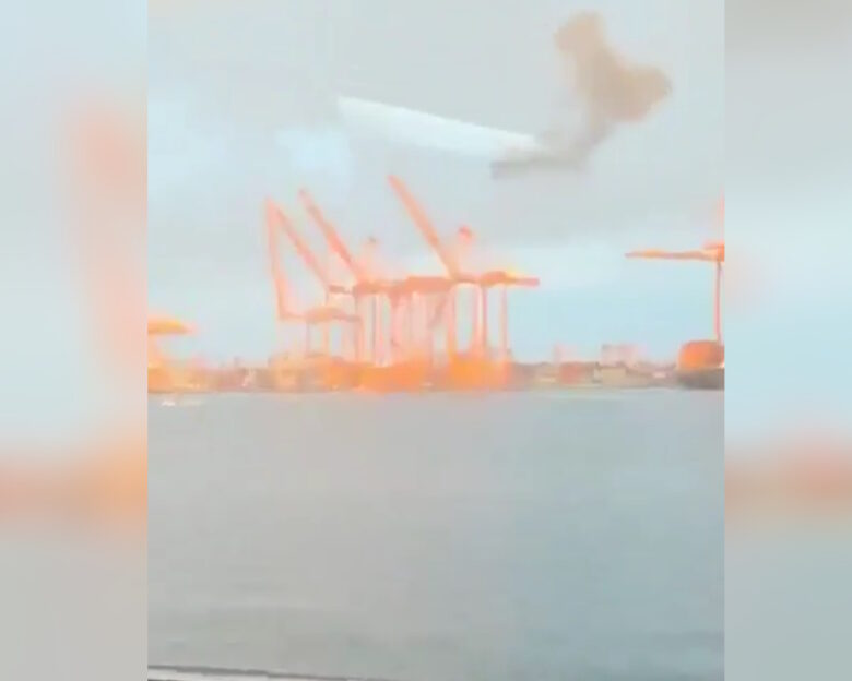 Καπνοί στο λιμάνι του Ομάν