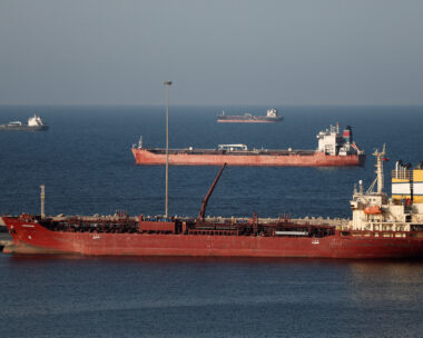 Τάνκερ σε λιμάνι του Ομάν