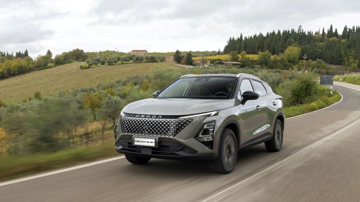 Οδηγούμε τα Omoda 5 SHS-H και Omoda 9 SHS-P AWD
