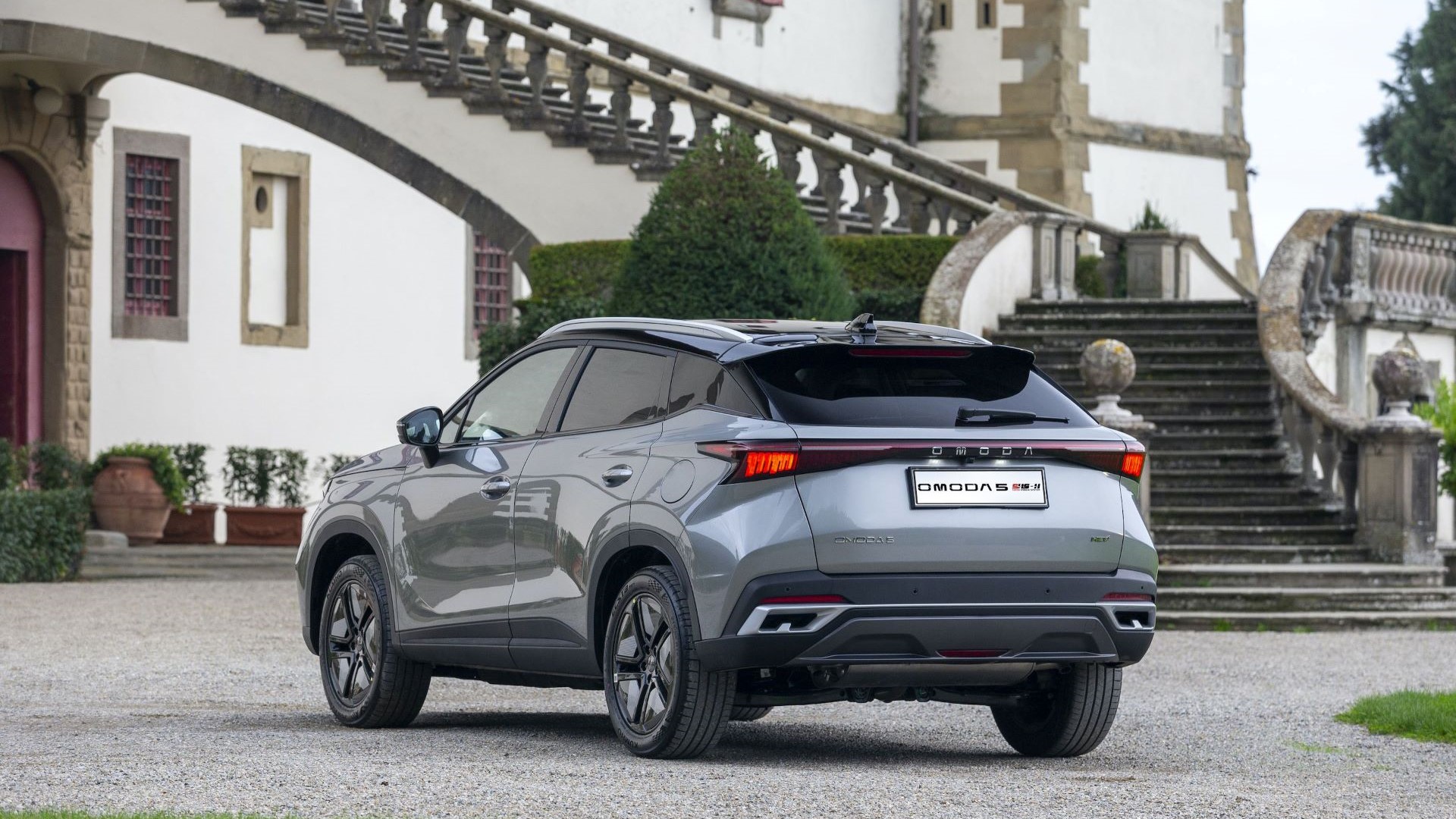 Οδηγούμε τα Omoda 5 SHS-H και Omoda 9 SHS-P AWD