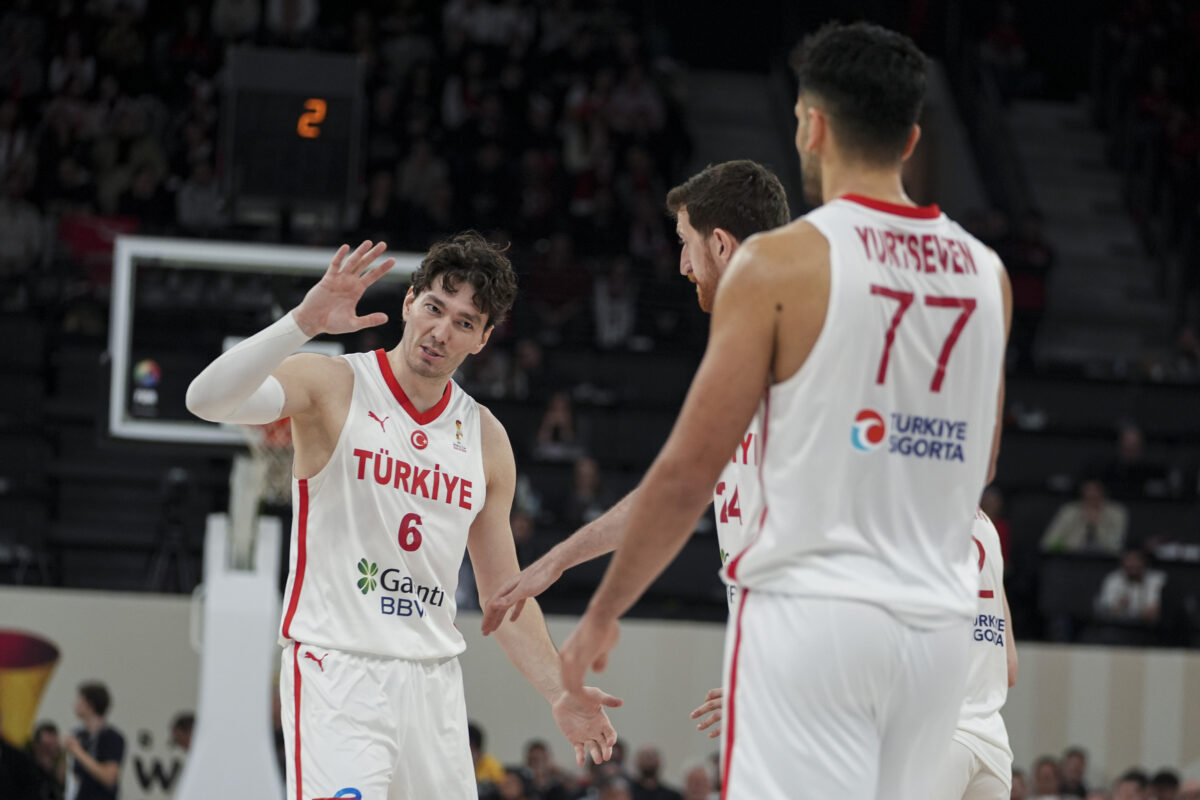 Τουρκία - Σερβία 94-86: Συνέχισε αήττητη η ομάδα του Αταμαν με Όσμαν και Γιούρτσεβεν
