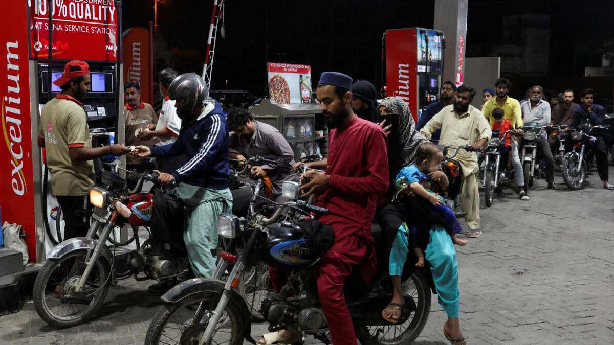 People wait for their turn to get fuel at a petrol station, amid the U.S. and Israeli conflict in Iran, in Karachi, Pakistan March 6, 2026. REUTERS/Akhtar Soomro