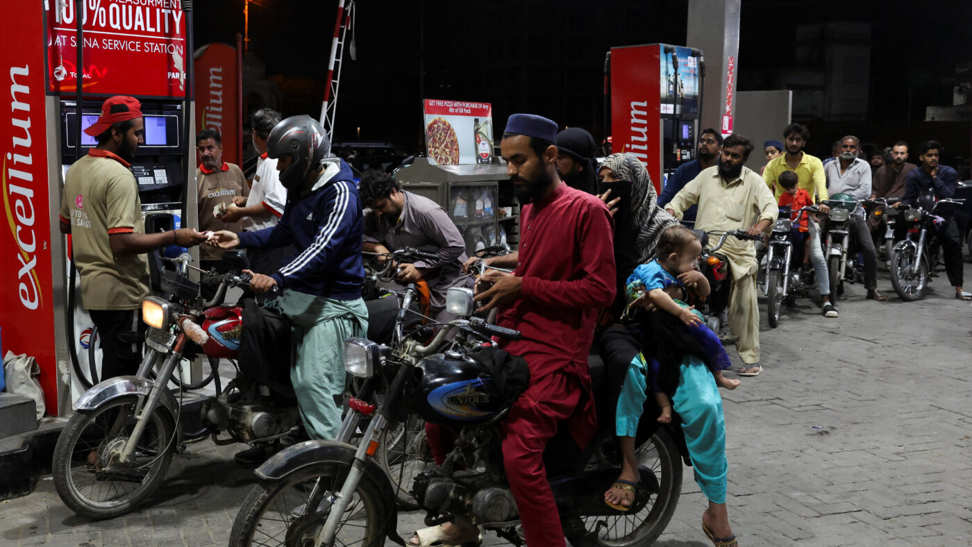 People wait for their turn to get fuel at a petrol station, amid the U.S. and Israeli conflict in Iran, in Karachi, Pakistan March 6, 2026. REUTERS/Akhtar Soomro