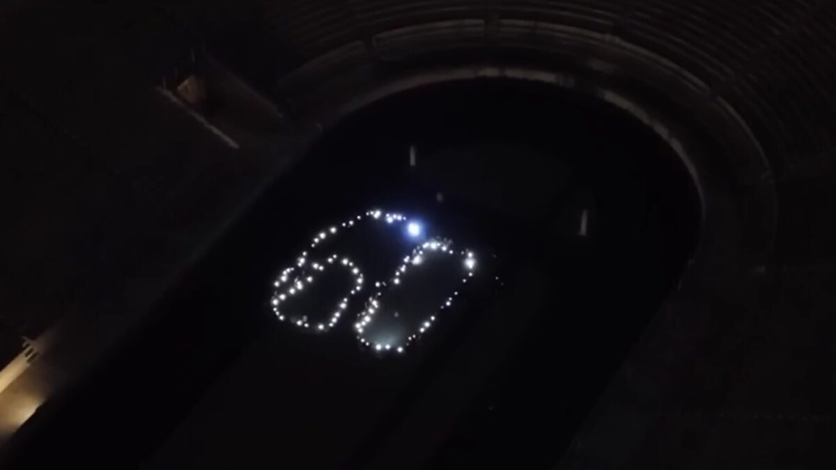 Ώρα της Γης: Η στιγμή που το Παναθηναϊκό Στάδιο βυθίστηκε στο σκοτάδι – Παιδιά σχημάτισαν με φαναράκια το «60»