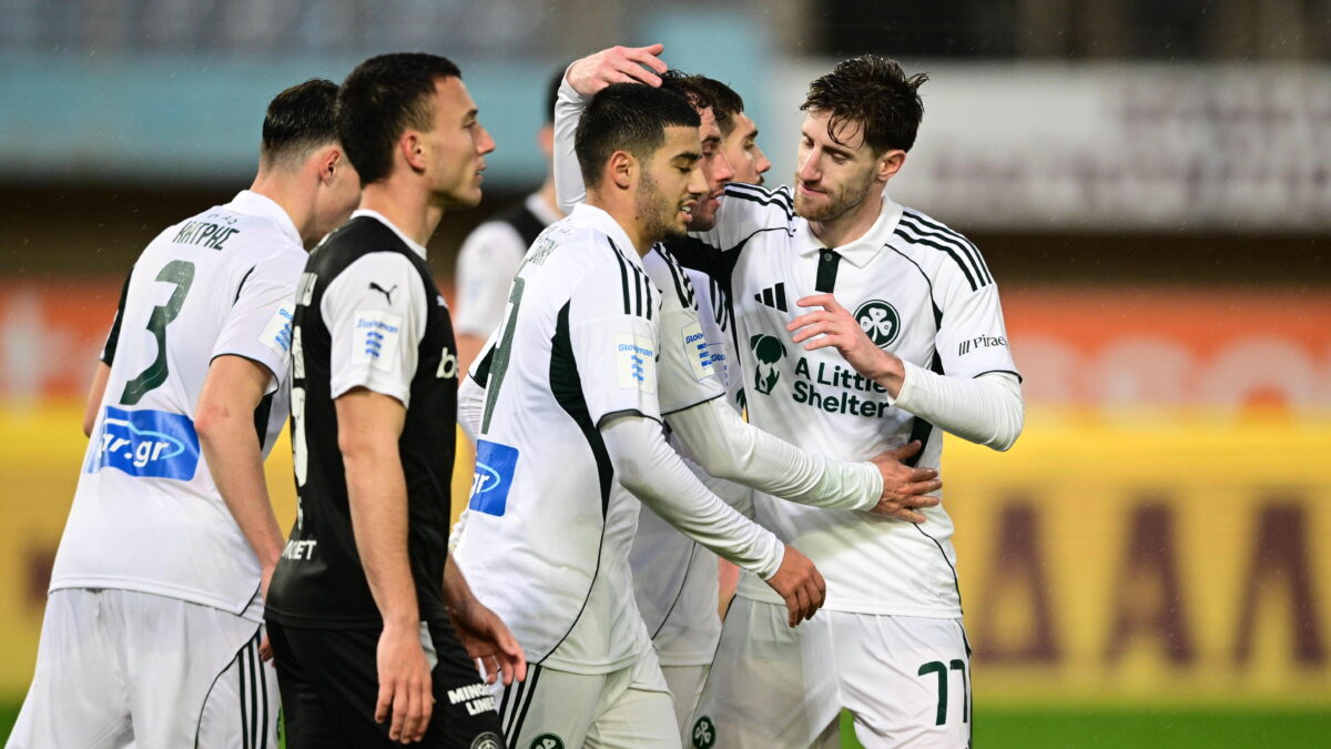 Οι παίκτες του Παναθηναϊκού πανηγυρίζουν κόντρα στον ΟΦΗ