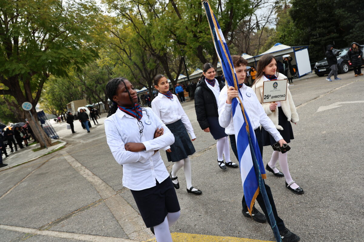 Μαθητές έτοιμοι για παρέλαση