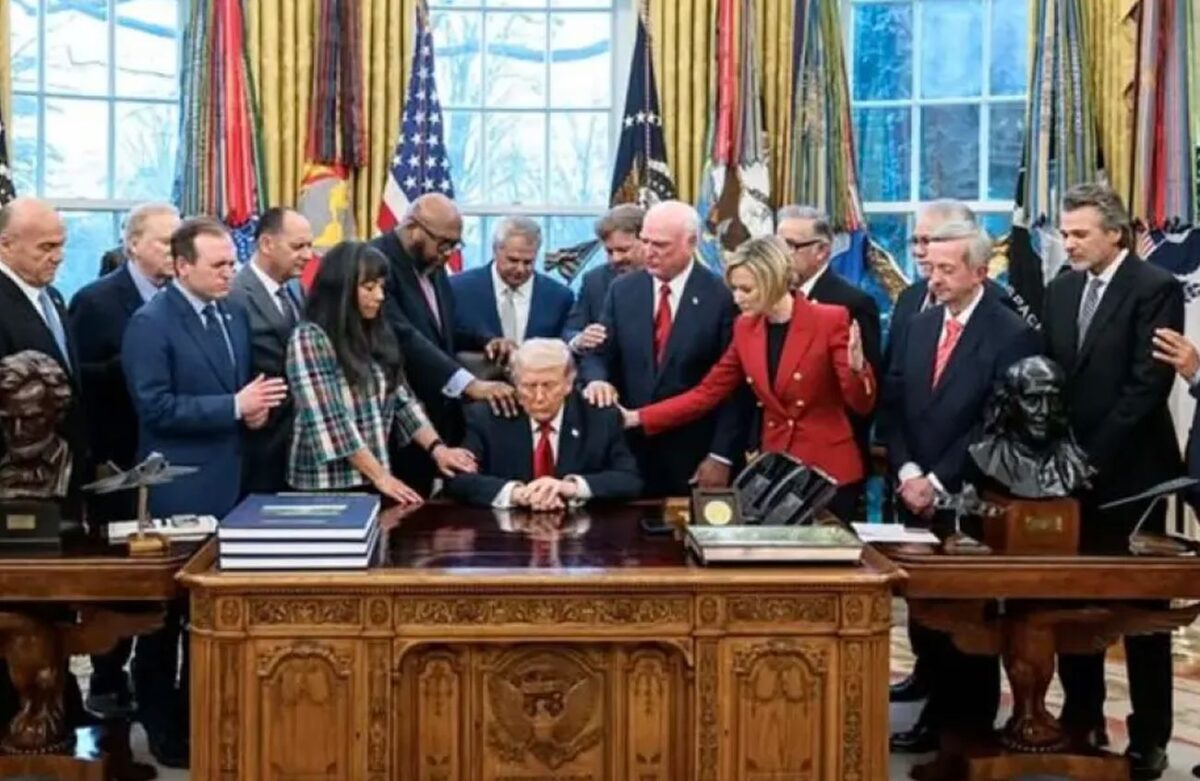 Πάστορες προσευχήθηκαν με τον Τραμπ για την επιτυχία της Αμερικής στον πόλεμο με το Ιράν