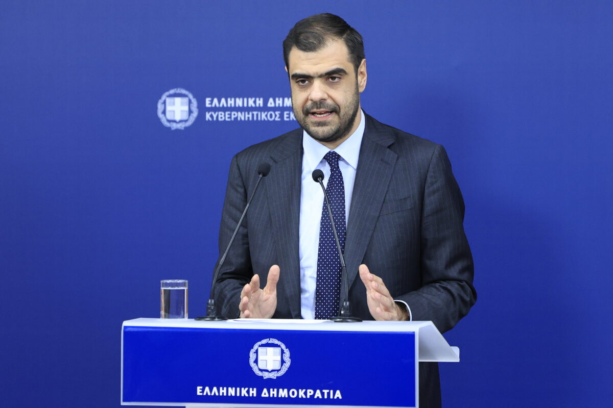 Παύλος Μαρινάκης: Live η ενημέρωση από τον κυβερνητικό εκπρόσωπο