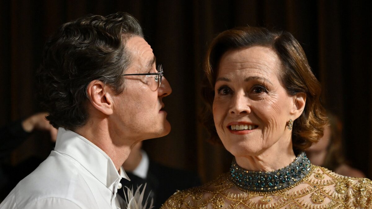 Σιγκούρνι Γουίβερ και Πέδρο Πασκάλ