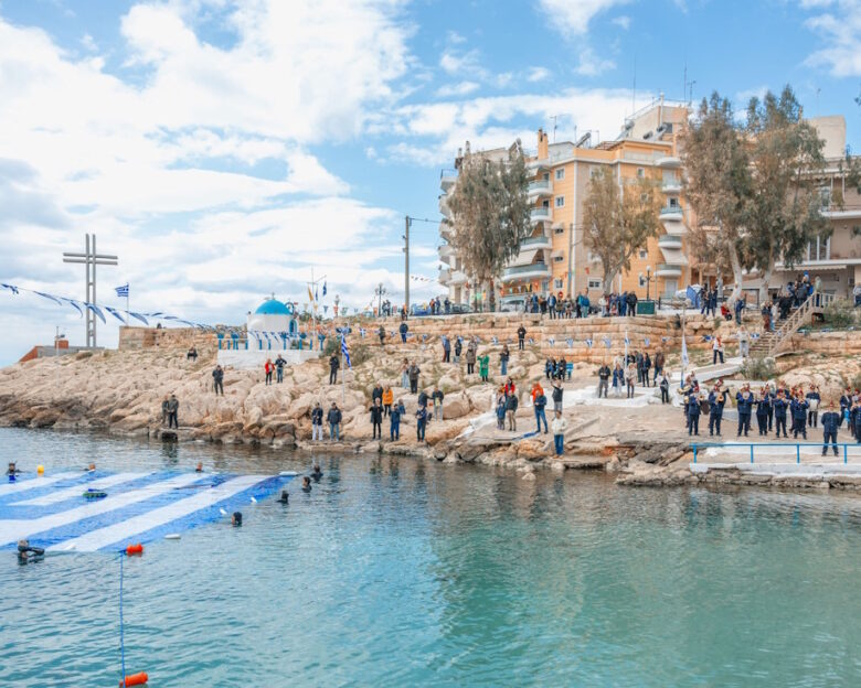 Η Γαλανόλευκη στη θάλασσα του Πειραιά για την Εθνική Επέτειο της 25ης Μαρτίου 1821