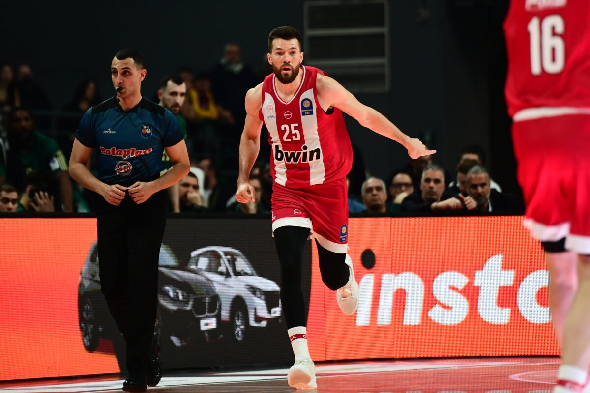 Ο Άλεκ Πίτερς