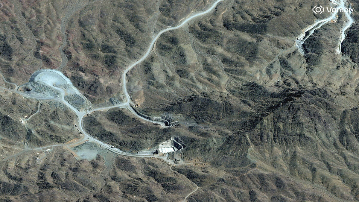 Δορυφορική εικόνα από το Pickaxe Μοuntain, το πυρηνικό οχυρό του Ιράν 100 μέτρα κάτω από τη Γη