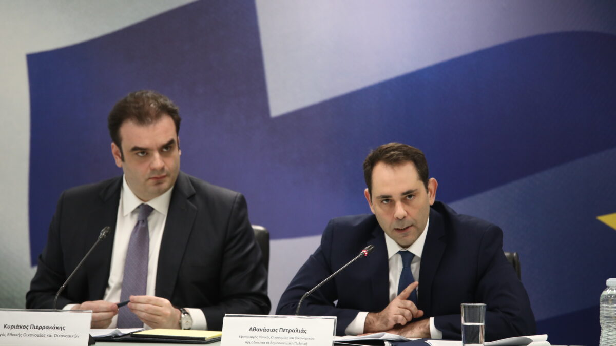 Εξειδίκευση των μέτρων οικονομικής στήριξης, από τον υπουργό Οικονομικών Κυριάκο Πιερρακάκη και τον υφυπουργό Θάνο Πετραλιά  που ανακοίνωσε ο Πρωθυπουργός Κυριάκος Μητσοτάκης, με στόχο την προστασία νοικοκυριών και επιχειρήσεων από τις επιπτώσεις της διεθνούς ενεργειακής και οικονομικής αστάθειας