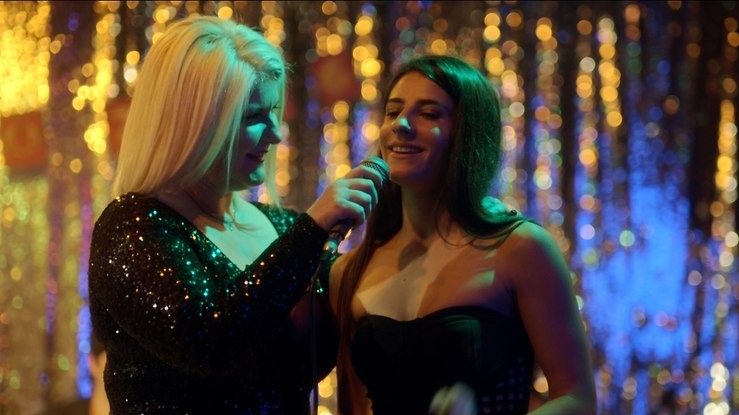 pisw apo tis thimwnies