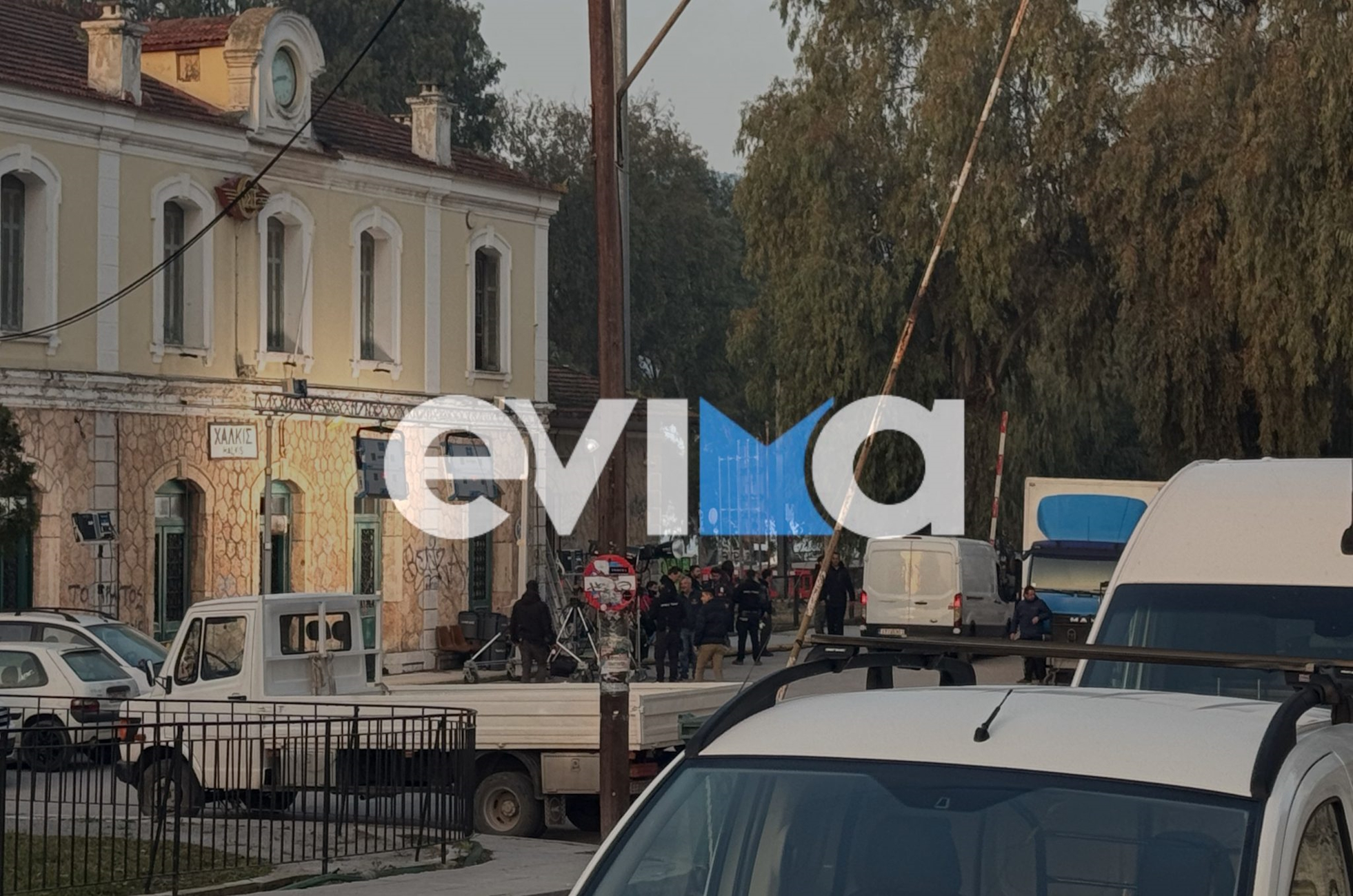 Αυξημένα τα μέτρα ασφαλείας στην περιοχή μετά την άφιξη του Μπραντ Πιτ - ΦΩΤΟ από evima