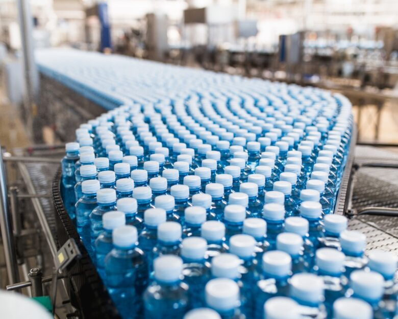 Bottling plant - Water bottling line for processing and bottling carbonated water into bottles.