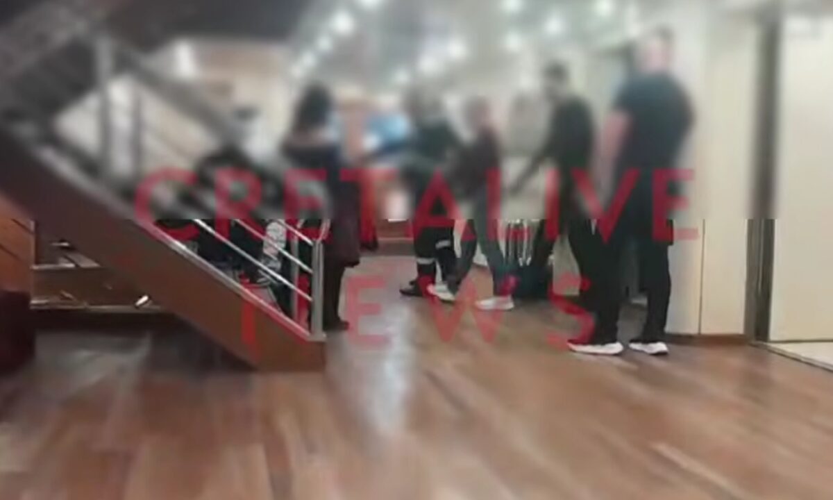 Κρήτη: Γυμνός άνδρας εισέβαλε σε καμπίνα πλοίου μαθητριών – Τον χτύπησαν συμμαθητές τους, δείτε βίντεο