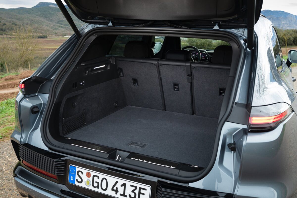 porsche-cayenne-electric