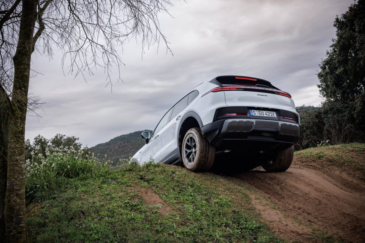 porsche-cayenne-electric-06