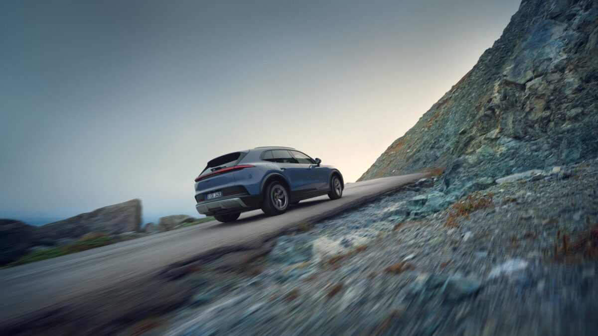 porsche-cayenne-s-electric-02