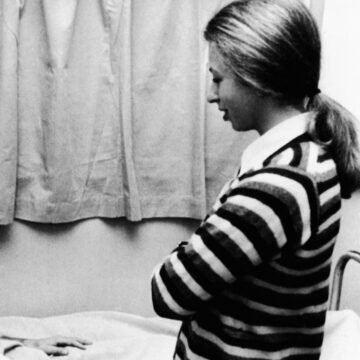 Ο αστυνομικός Τζιμ Μπίτον, που δέχθηκε τρεις σφαίρες για να προστατεύσει την πριγκίπισσα Άννα