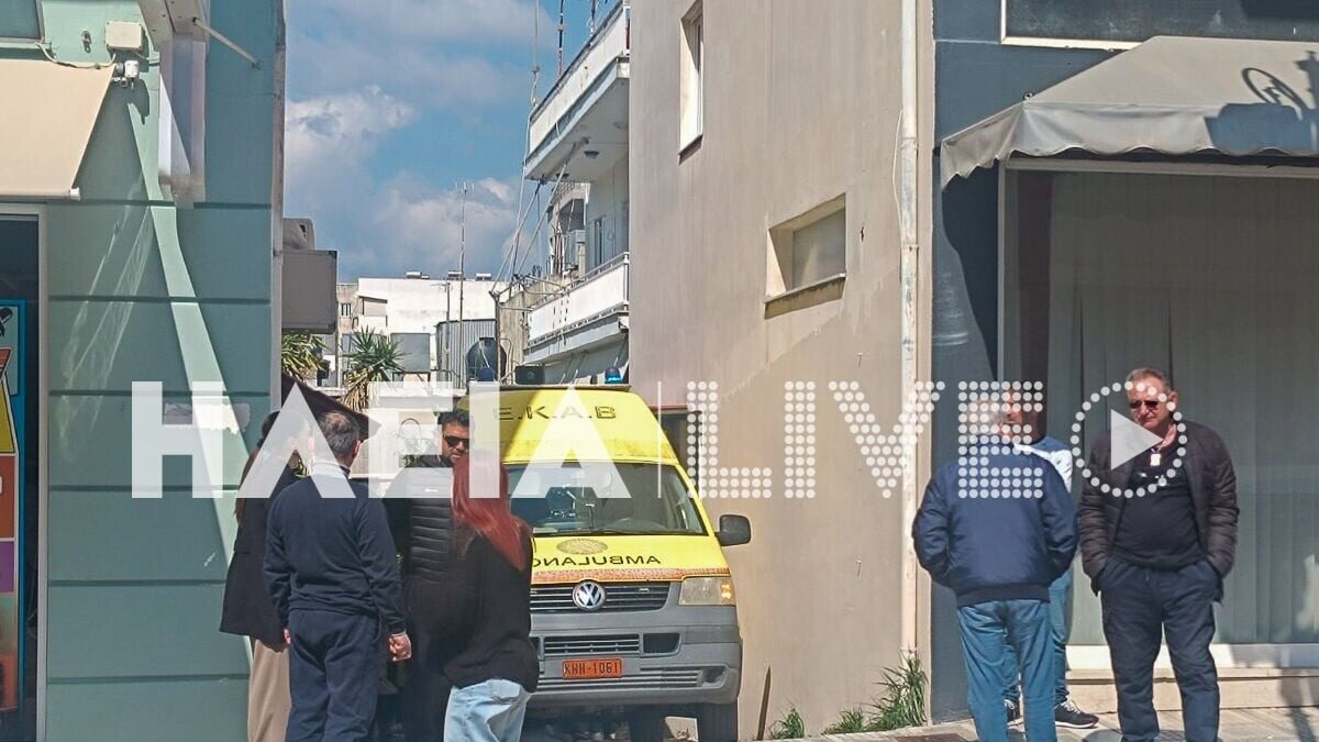 Ασθενοφόρο στο σημείο που έπεσε ο μαθητής