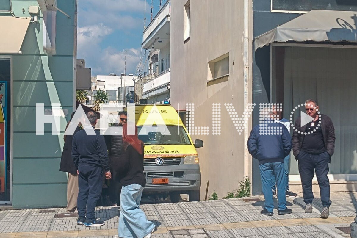 Ασθενοφόρο στο σημείο που έπεσε ο μαθητής