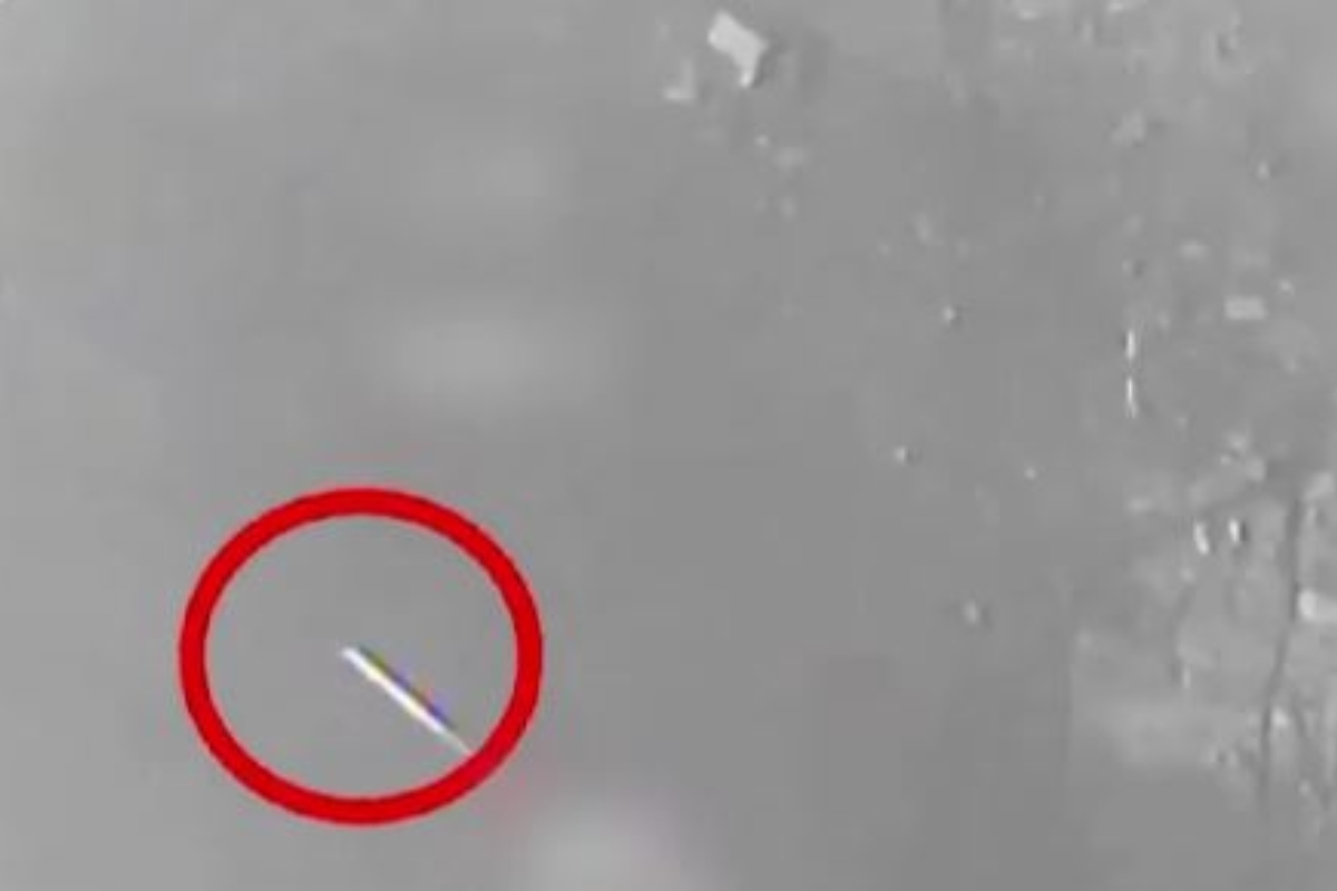 Η στιγμή που το αεροσκάφος του Ισραήλ αποφεύγει ιρανικό πύραυλο