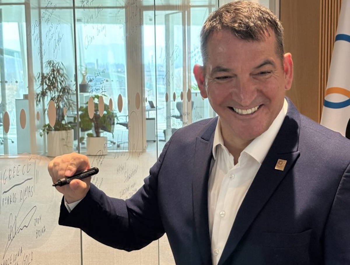 Ο Πύρρος Δήμας υπέγραψε στη Λωζάνη στον Τοίχο των Ολυμπιονικών, ύψιστη τιμή για τον θρύλο της άρσης βαρών