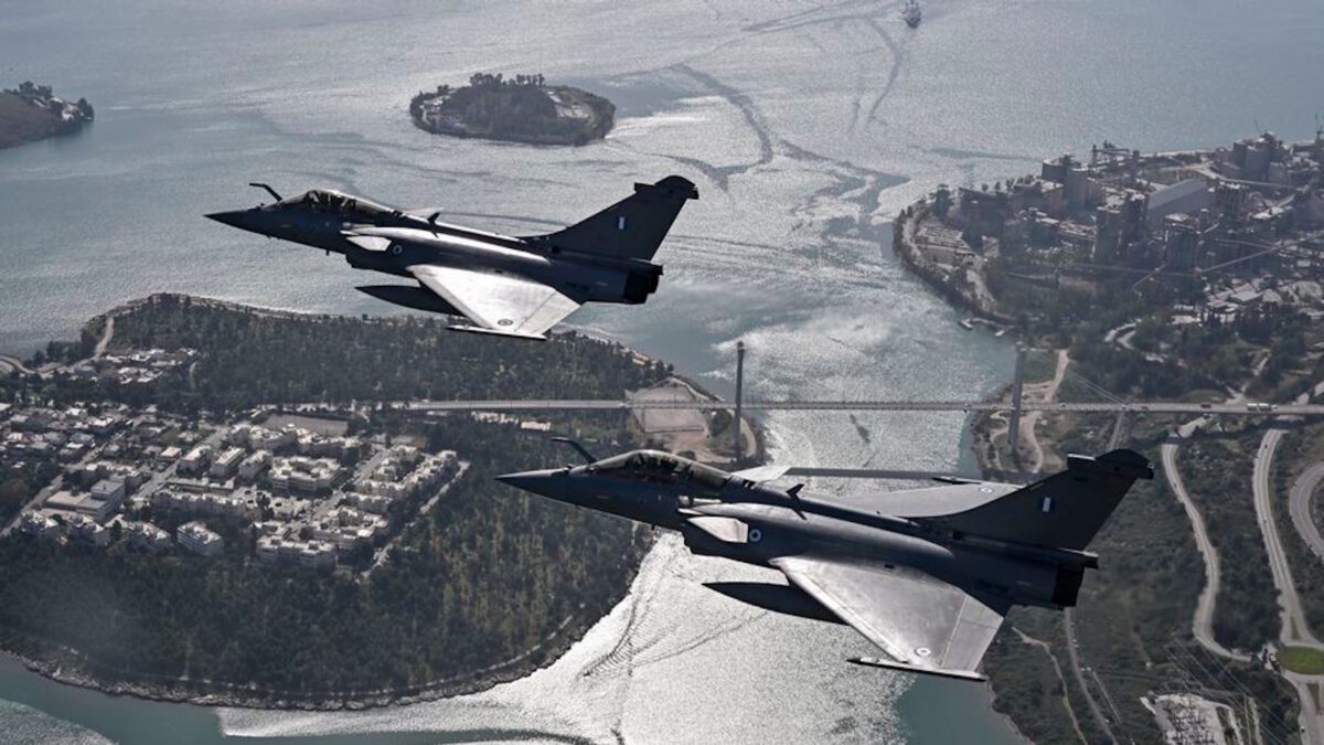 Ζεύγος ελληνικών μαχητικών αεροσκαφών τύπου Rafale