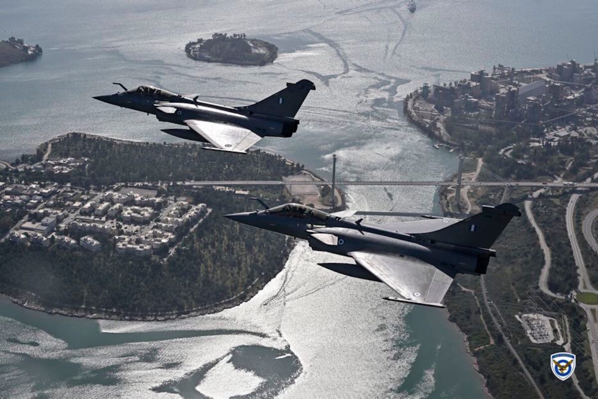 Ζεύγος ελληνικών μαχητικών αεροσκαφών τύπου Rafale