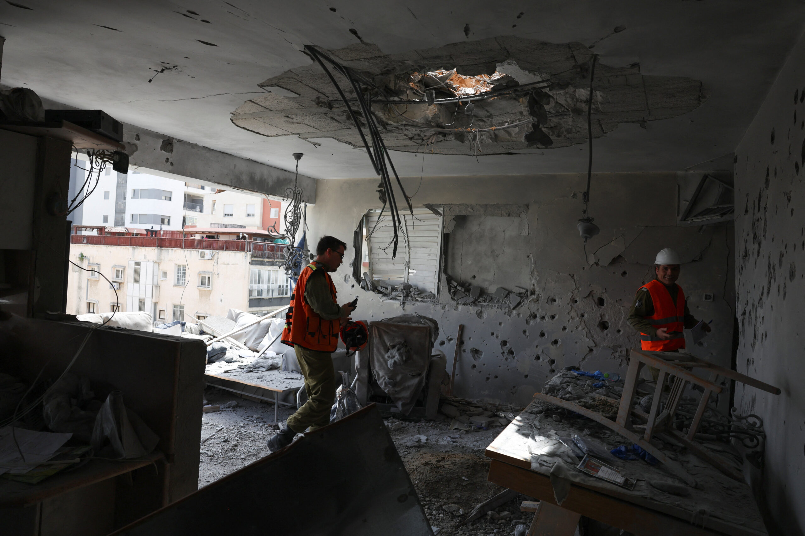 Aftermath of a deadly Iranian missile attack, in Ramat Gan Soldiers inspect the remains of an apartment that was struck in a deadly Iranian missile attack, amid the U.S.-Israeli conflict with Iran, in Ramat Gan, Israel, March 18, 2026. REUTERS/Nir Elias