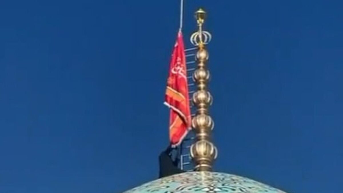 Το Ιράν ύψωσε την «Κόκκινη Σημαία της Εκδίκησης»