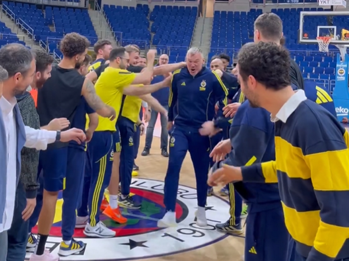 Ο Σαρούνας Γιασικεβίτσιους δέχθηκε «σφαλιάρες» από τους παίκτες του για τα γενέθλιά του