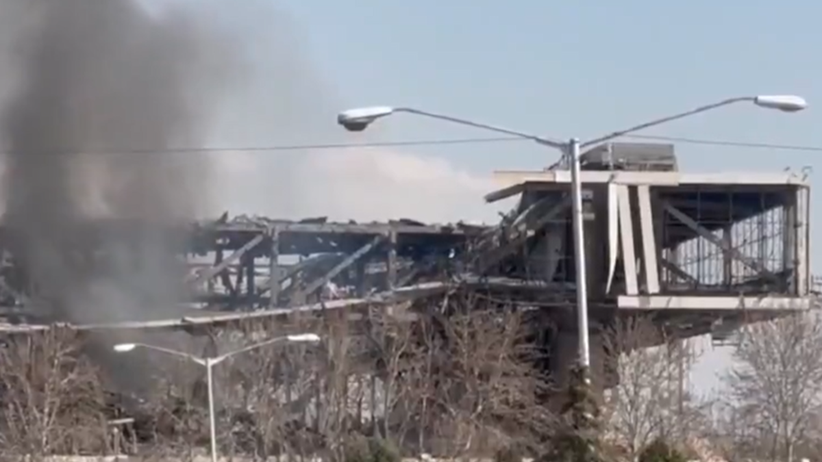 Το κατεστραμένο κλειστό στάδιο Αζαντί