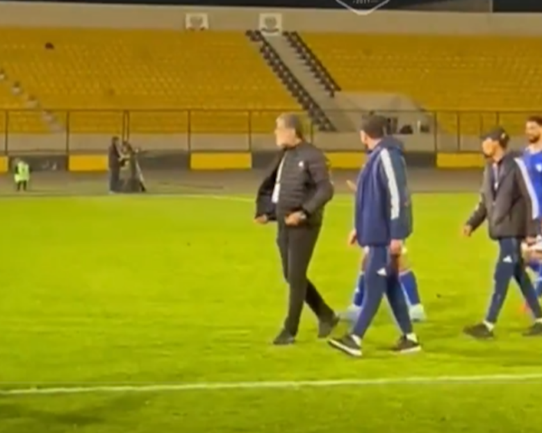 Εικόνα κατά τη διακοπή του ποδοσφαιρικού αγώνα στο Ιράκ