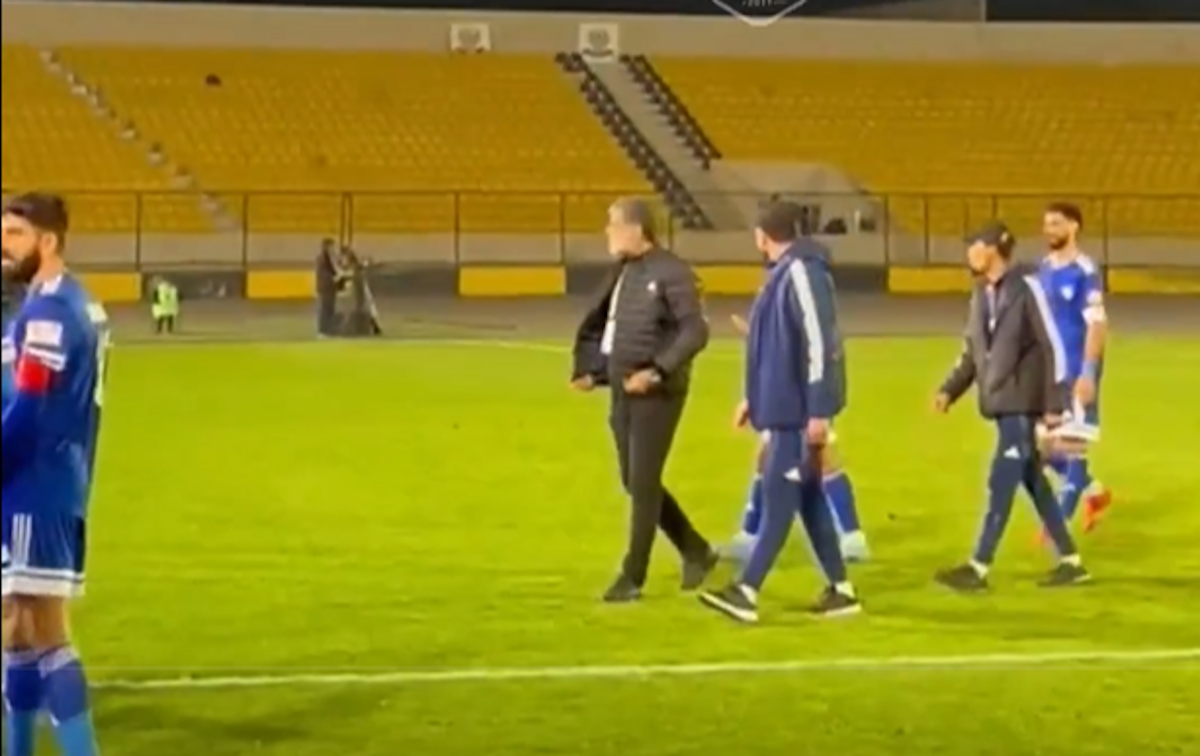 Εικόνα κατά τη διακοπή του ποδοσφαιρικού αγώνα στο Ιράκ