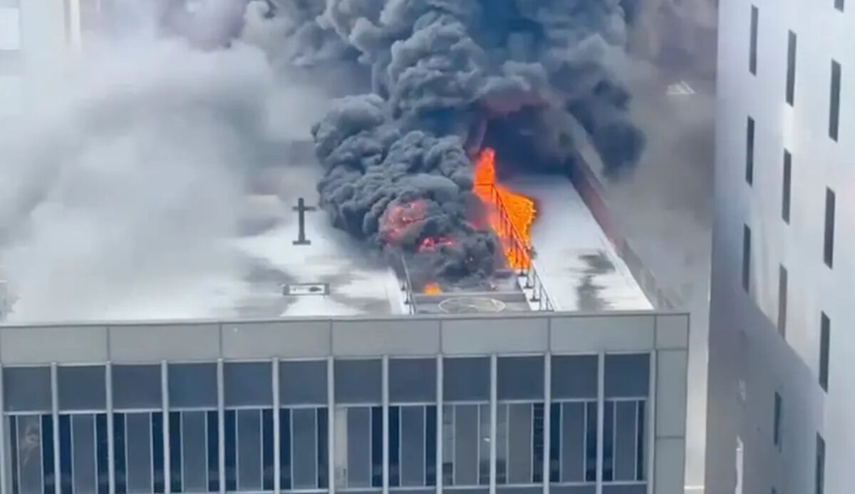 Καπνοί σε ουρανοξύστη του Μανχάταν