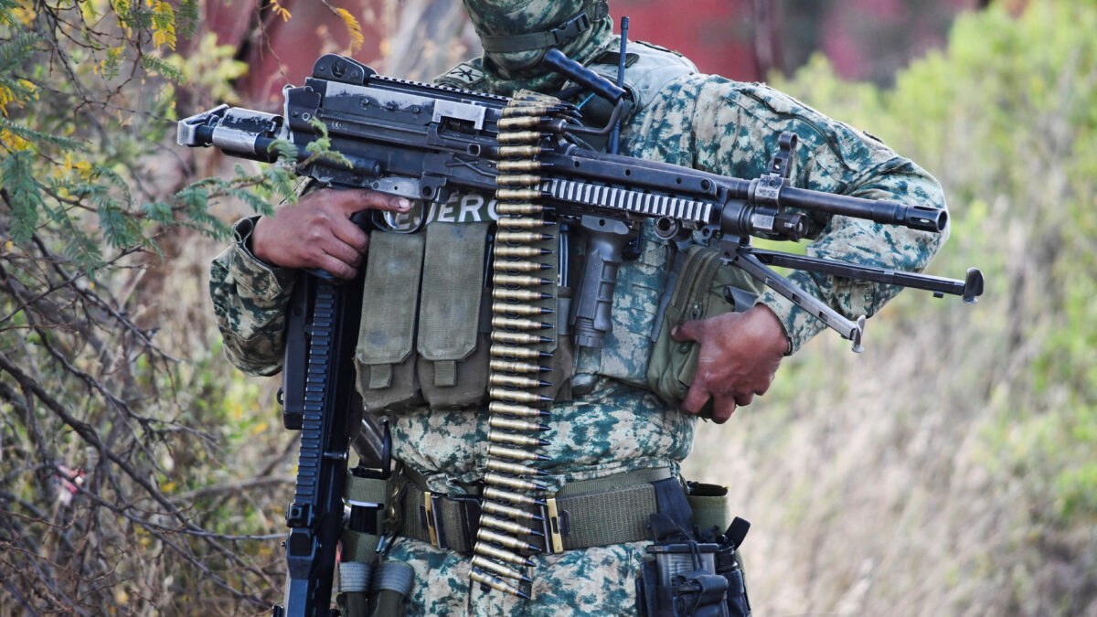 Στρατιώτης με όπλο