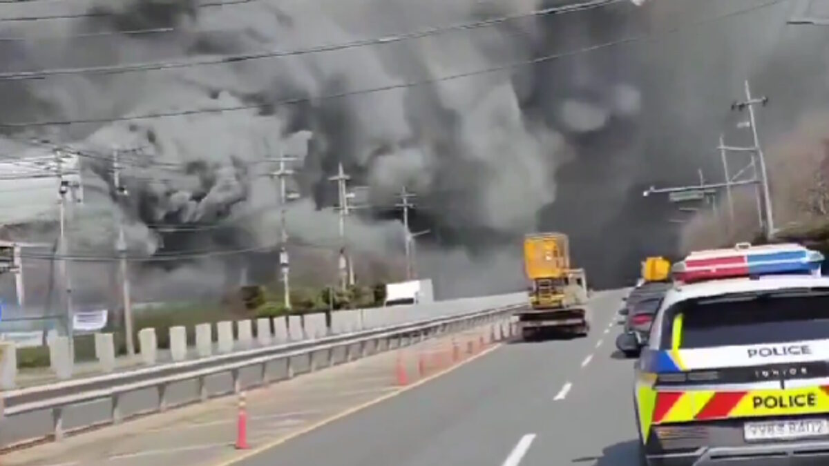 Τουλάχιστον 10 νεκροί και περίπου 60 τραυματίες εξαιτίας πυρκαγιάς σε εργοστάσιο κατασκευής ανταλλακτικών αυτοκινήτων στη Νότια Κορέα