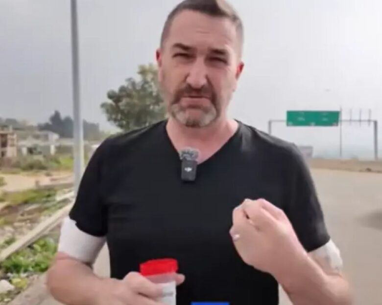 Ο δημοσιογράφος του Russia Today Στιβ Σουίνι