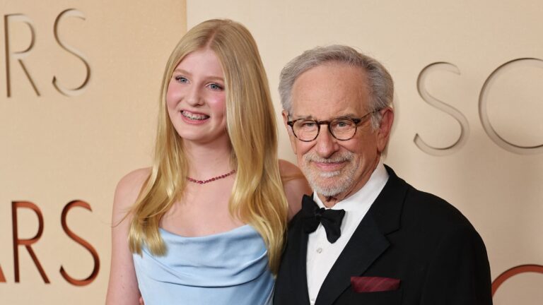 Ο Στίβεν Σπίλμπεργκ εμφανίστηκε στα Όσκαρ με τη 13χρονη εγγονή του