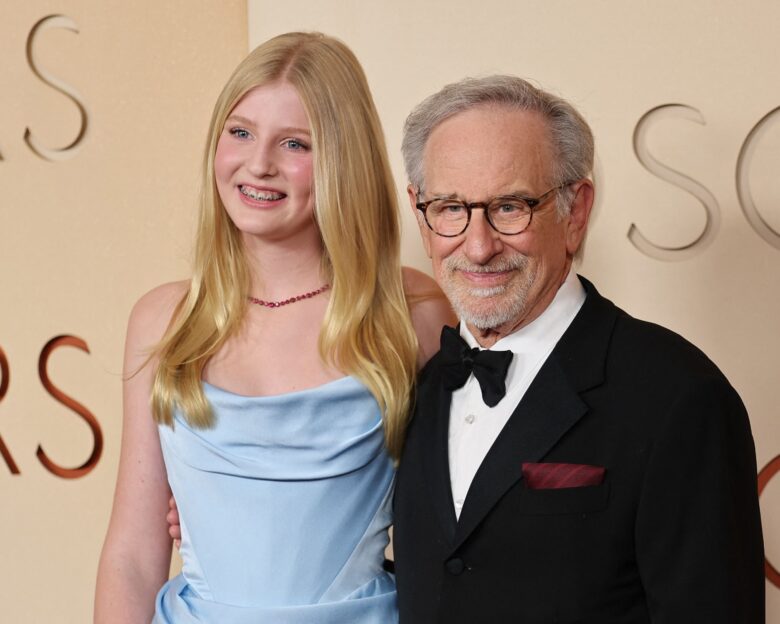 Ο Στίβεν Σπίλμπεργκ εμφανίστηκε στα Όσκαρ με τη 13χρονη εγγονή του