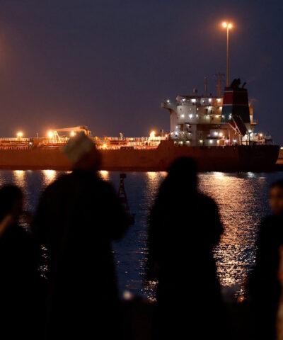 Το δεξαμενόπλοιο Callisto, αγκυροβολημένο στο λιμάνι Sultan Qaboos, καθώς η κυκλοφορία στα Στενά του Ορμούζ έχει μειωθεί, εν μέσω της σύγκρουσης των ΗΠΑ και του Ισραήλ με το Ιράν, στη Μουσκάτ του Ομάν