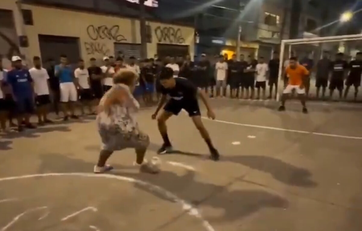 Γιαγιά στη Βραζιλία «ταπείνωσε» νεαρό με το γκολ που πέτυχε σε ματς γειτονιάς και έγινε viral