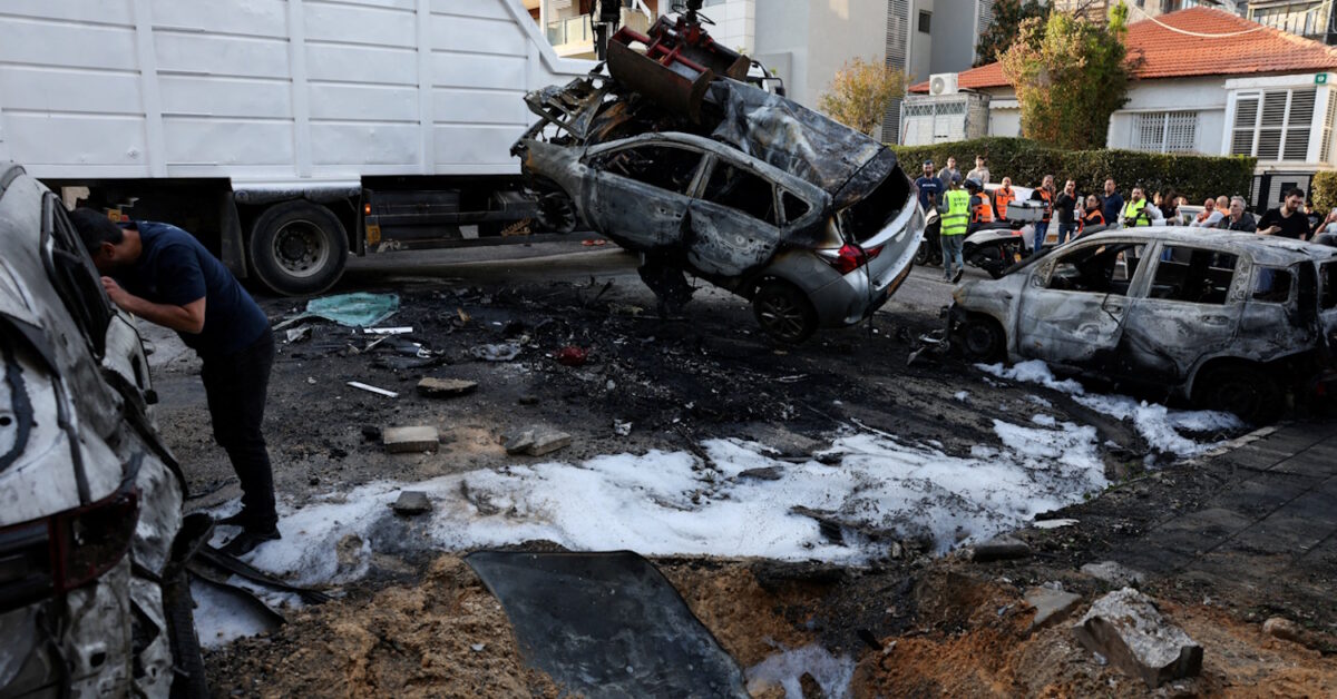 Καταστροφές από ιρανικό πύραυλο στο Ισραήλ